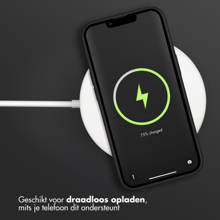 Accezz Liquid Silicone Backcover iPhone 13 - Zwart - Afbeelding 2
