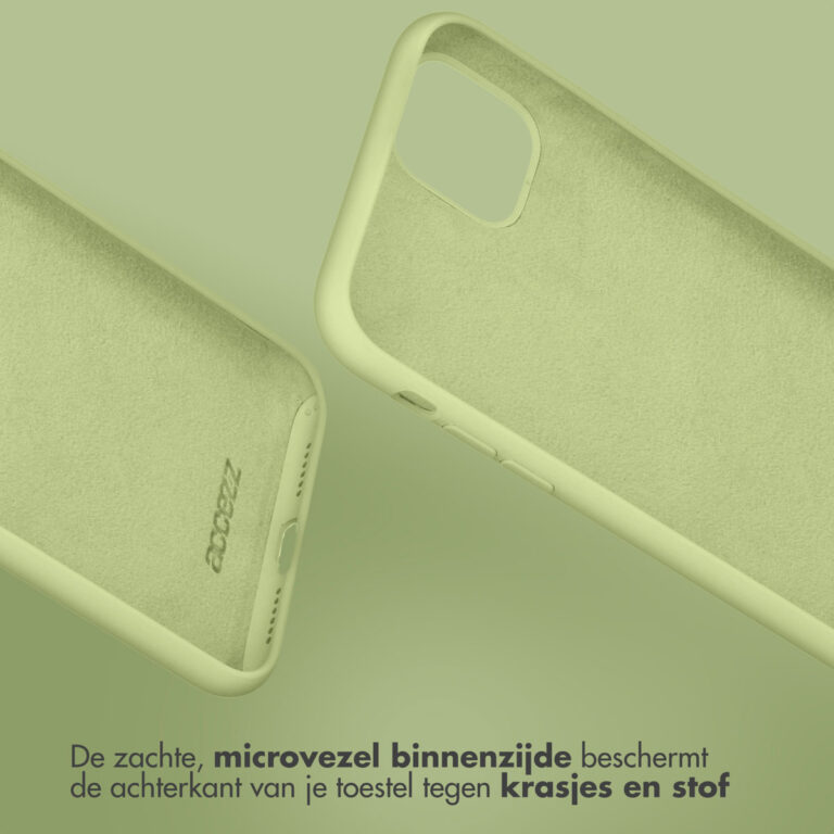 Accezz Liquid Silicone Backcover iPhone 13 - Groen - Afbeelding 5